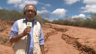 Cratera em estrada poder causar tragdia em Euclides da Cunha.